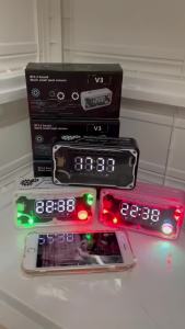 ลําโพงบลูทูธไร้สายการออกแบบลมกลจอแสดงผลเวลาที่ถูกต้องขั้นสูงบลูทูธ 5.3 LED RGB Lighting V3