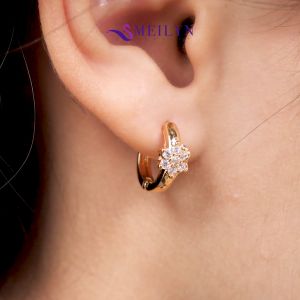 MEILYN Anting Clip Bunga Emas 6 Karat: Aksesoris Fashion Emas untuk Wanita\\n\\n Informasi Produk MEILYN Anting Clip Bunga Emas 6 Karat\\n\\nMEILYN Anting Clip Bunga Emas 6 Karat 0261220165 adalah aksesoris perhiasan emas yang dirancang khusus untuk wanita. Perhiasan ini memiliki model anting clip yang menarik dan unik, cocok untuk dipakai sehari-hari atau acara formal. Material utama perhiasan ini adalah Cooper Alloy yang dilapisi dengan emas 18k dan terdapat batu zirconia. Perhiasan ini memiliki kualitas premium dan tahan lama.\\n\\n Spesifikasi Produk\\n\\n- Ukuran Panjang: -\n- Kategori Model: Anting Clip\n- Material: Cooper Alloy\n- Detail Item: Terdapat Batu Zirconia\n- Dilapisi Dengan Emas 18K\n\\n\\n Detail Material & Kualitas\\n\\nPerhiasan MEILYN JEWELRY berbahan dasar Cooper Alloy dan permata American Diamond atau Cubic Zirconia. Perhiasan ini dilapisi dengan emas 18k, memberikan tampilan yang elegan dan berkelas. Perhiasan ini tidak mudah luntur hingga 6 bulan sampai 1 tahun dengan pemakaian dan perawatan yang benar.\\n\\n Model & Desain Unik\\n\\nMEILYN JEWELRY memiliki desain yang menarik dan model selalu update. Perhiasan ini cocok dipakai sehari-hari dan juga untuk acara formal. MEILYN JEWELRY terdiri dari 2 varian warna, GOLD & SILVER, yang dapat disesuaikan dengan kebutuhan dan preferensi Anda.\\n\\n Cara Perawatan Perhiasan MEILYN JEWELRY\\n\\nPerawatan perhiasan MEILYN JEWELRY sangat penting untuk memastikan umur pakai yang panjang dan tampilan yang selalu segar. Berikut adalah langkah-langkah perawatan:\\n\\n1. Kurangi pemakaian saat berkeringat.\n2. Lepaskan perhiasan pada waktu mandi dan mencuci.\n3. Hindari terkena parfum atau sejenisnya.\n4. Jangan dicampur dengan perhiasan lainnya.\n5. Jika terjadi alergi pada kulit, segera hentikan pemakaian dan konsultasikan dengan dokter.\\n\\n Tips Perawatan untuk Memperpanjang Umur Pakai\\n\\nSelain langkah-langkah perawatan di atas, berikut adalah beberapa tips tambahan untuk memperpanjang umur pakai perhiasan MEILYN JEWELRY:\\n\\n- Simpan perhiasan di kotak khusus atau wadah yang aman.\n- Bersihkan perhiasan secara rutin dengan cairan pembersih khusus perhiasan.\n- Jangan menyimpan perhiasan bersama-sama dengan perhiasan lainnya untuk mencegah goresan.\\n\\n Manfaat dan Kelebihan MEILYN Anting Clip Bunga Emas 6 Karat\\n\\n Kenyamanan Sehari-hari\\n\\nPerhiasan MEILYN JEWELRY dirancang untuk memberikan kenyamanan sehari-hari bagi pemakainya. Model anting clip yang unik memudahkan penggunaan dan pengambilan, serta desain yang menarik membuat perhiasan ini cocok dipakai sehari-hari.\\n\\n Nilai Investasi\\n\\nPerhiasan MEILYN JEWELRY memiliki nilai investasi yang tinggi karena bahan dasarnya adalah Cooper Alloy dan dilapisi dengan emas 18k. Selain itu, perhiasan ini juga dilengkapi dengan batu zirconia yang meningkatkan nilai investasi.\\n\\n Daya Tarik Desain\\n\\nDesain perhiasan MEILYN JEWELRY sangat menarik dan selalu update. Perhiasan ini cocok dipakai sehari-hari dan juga untuk acara formal, sehingga dapat meningkatkan penampilan Anda.\\n\\n Kesimpulan & Rekomendasi\\n\\nMEILYN Anting Clip Bunga Emas 6 Karat 0261220165 adalah aksesoris perhiasan emas yang dirancang khusus untuk wanita. Perhiasan ini memiliki model anting clip yang menarik dan unik, cocok untuk dipakai sehari-hari atau acara formal. Perhiasan ini memiliki kualitas premium dan tahan lama, serta nilai investasi yang tinggi. Jika Anda mencari aksesoris perhiasan emas yang elegan dan berkelas, MEILYN Anting Clip Bunga Emas 6 Karat 0261220165 adalah pilihan yang tepat untuk Anda.\"\n}