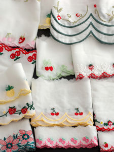 ผ้าฝ้ายปักลายสีสันสดใส รูปสตรอเบอร์รี่และแพร์ สไตล์ผลไม้ สำหรับทำเสื้อผ้า DIY งานฝีมือ ผ้าบังน้ำมัน รูปทรงกลม