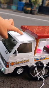 Mainan Terbaru Mobil Pick Up Tahu Bulat Digoreng Dadakan Ada Music Khas Dan Lampu L300 | Mainan Seru Set Dengan Peralatanya Warna Hitam Dan Putih