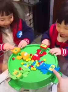 Đồ chơi trẻ em bộ đồ chơi ếch ăn kẹo vui nhộn cho bé và các thành viên trong gia đình đồ chơi phát triển cho bé