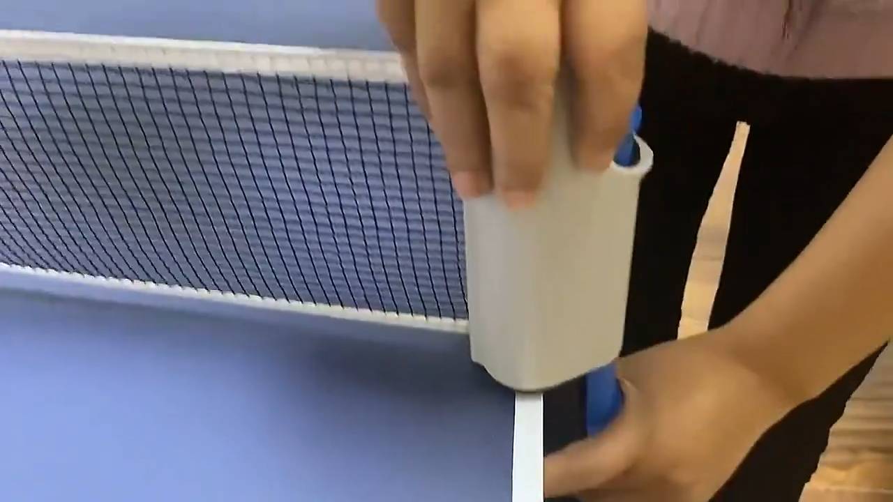 Complete Ping Pong Set with Retractable Net Rackets Balls and Carry Bag for Home Travel Outdoor