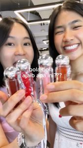 CLEVIANT Plumpy Lip Glass: Lipstik dengan Kilau & Pemakaian Tipis