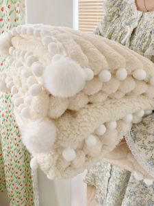 Khăn Trải Giường Nỉ Lông Thỏ Dày Hai Lớp Ấm Áp Cho Mùa Đông Khăn Che Ghế Sofa Khăn Quấn Cổ Cho Văn Phòng Chống Tĩnh Điện