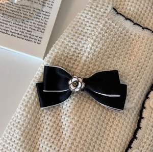 ร้านไทย🇹🇭🎀กิ๊บติดผมโบว์ ประดับดอกคามิเลีย