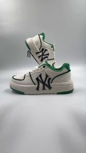 รองเท้าผ้าใบชาย-หญิง รุ่นใหม่มาแรง รองเท้าแฟชั่น สีขาว เช่น แสง