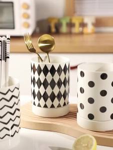 Drainable Chopstick Holder