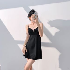 ชุดนอนผู้หญิงคอวีแขนกุดผ้าไหมน้ำแข็ง ชุดนอนฤดูร้อน ชุดนอนแบบมีแผ่นรองหน้าอก Pure Desire ชุดอยู่บ้าน เสื้อผ้าใส่สบาย