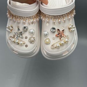 หัวเข็มขัดแบบถอดได้รูป Crocs Jibbilz ทำจากโลหะผสมมุก DIY อุปกรณ์เสริมรองเท้ามีเสน่ห์ถอดได้ห่วงโซ่รองเท้าติดเพชรคริสตัลมุกสำหรับ Crocs