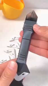 Dụng cụ bôi và làm mịn keo silicone chuyên nghiệp.