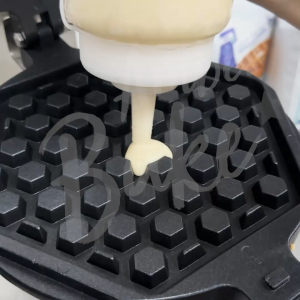 [Pre-order]  เครื่องทำวาฟเฟิล เบลเยียมและครอฟเฟิล ลายรังผึ้ง (เพลทหกเหลี่ยม) NP-121