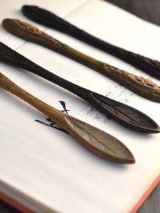 เครื่องประดับผมแบบดั้งเดิมจากไม้สัก คู่ ปลายแหลม กล่องสำหรับใส่เครื่องประดับผมสไตล์ย้อนยุค สไตล์เจ้าหญิง วัสดุอื่นๆ