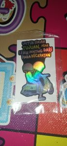 toko kami jual STICKER KATA KATA dengan bahan sticker HOLOGRAM LAMINASI GLOSSY dengan ukuran sticker 8x5 cm isi sticker 3pcs