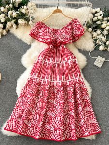 ชุดเดรสขอบใบยาวปักหรูหราน้ําหนักเบาสําหรับผู้หญิงชุดวันหยุดพร้อมรายละเอียดคัตเอาท์