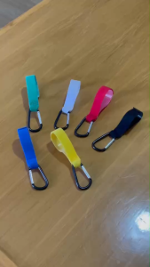 สายเวลโครตะขอเกี่ยว อเนกประสงค์ พร้อมคาราบิเนอร์ แขวนของในรถ รถเข็นเด็ก จัดระเบียบ (20×180 มม.)