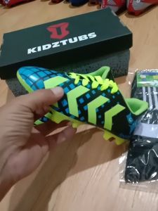 KIDZTUBS Sepatu Bola Anak Paket Komplit Sepatu Bola Tas Skin Deker Kaos Kaki Usia 6-10 Tahun Size 28 29 30 31 32 33 34 35 36 37 KDZ1904011425