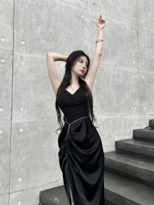 ชุดเดรสยาวคอฮอลเตอร์สไตล์ฝรั่งเศสสำหรับผู้หญิง ชุดราตรีเอวสูง กระโปรงทรงเอ แขนกุด คอวี ทรงเข้ารูป ชุดเดรสยาวคลุมเข่า