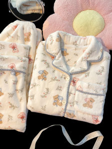 ชุดนอนผู้หญิงฤดูหนาวปี 2025 น่ารัก สัตว์ป่า กางเกงขายาว ผ้าขนแกะ พิมพ์ลายการ์ตูน แขนยาว ปกตัว นุ่ม สวมใส่สบาย