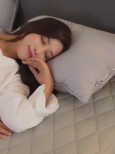 【Free Gifts】Brilliant Home Waterproof Mattress Protector Quilted Cotton Mattress Pad Fitted  Bed Sheet Single Double Queen King Sheet Pillowcase Bed Cover Fully Garterized Bedding Cover Topper Mattress Cover Bed Foam Cover