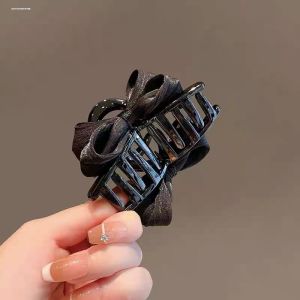 Elegant Butterfly Knot Shark Clamp Hair Clip Stylish Medium Size Bun Hair Accessory Simple Design Fashionable Hair Grips