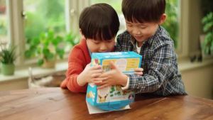 ORCHARD TOYS Peter Rabbit™ Fish & Count Game บอร์ดเกมส์เด็ก เสริมทักษะการนับเลข ฝึกความจำ ผ่านการจับปลาของเจ้า Peter Rabbit ลิขสิทธิ์แท้ นำเข้าจากอังกฤษ ของเล่น 3 ปีขึ้นไป