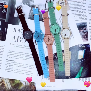 Jam Tangan Analog Casual Rubber Strap Multicolor dengan Tangki Logam