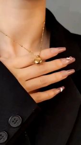 สร้อยคอ "ฝูตาแมว" เสริมเสน่ห์วาจา เรียกทรัพย์เรียกโชค