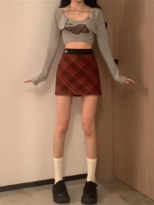 กระโปรงสั้นทรงเอเอวสูงผ้าขนสัตว์ลายสก็อตสีแดงไซส์ใหญ่สำหรับผู้หญิง เดรสยาวปานกลางสีแดง กระโปรงสั้นฤดูใบไม้ผลิและฤดูใบไม้ร่วง