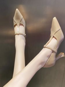 รองเท้าส้นสูงหัวแหลมสไตล์ฝรั่งเศสสำหรับผู้หญิง ฤดูใบไม้ผลิและฤดูร้อน รองเท้าส้นเดี่ยวแบบอเนกประสงค์ หนังนิ่ม สายรัด T ดีไซน์เซ็กซี่