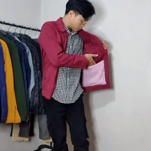 Jaket jeans MERAH MAROON kerah saku dalam pria wanita modis gaya denim