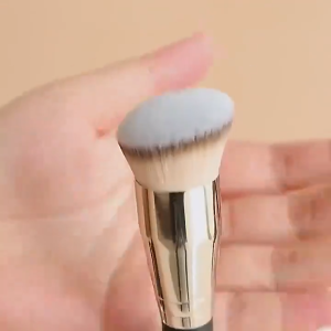 This Three-Piece Everyday Makeup Brush Set Is Designed For Beginners And Includes A Foundation/Concealer Brush A Contour Brush And A Blending Brush For A Flawless Base And Smooth Finish.