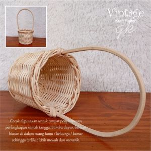 Keranjang Buah Strawberry by DariRotan Kranjang Rotan Bulat Serbaguna Bertangkai Warna Natural Rattan uk. 12x9 cm