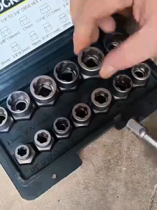 14Pcs Portable Nut Removal Tools Nut Bolt Extractor Socket Set Portable Nut Removal Tools