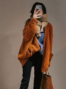 Áo Khoác Len Cardigan Dáng Rộng Màu Cam Kiểu Pháp Cổ Điển Cho Nữ Mùa Thu Đông Mới Về Dáng Nhỏ Dài Tay Dáng Thẳng