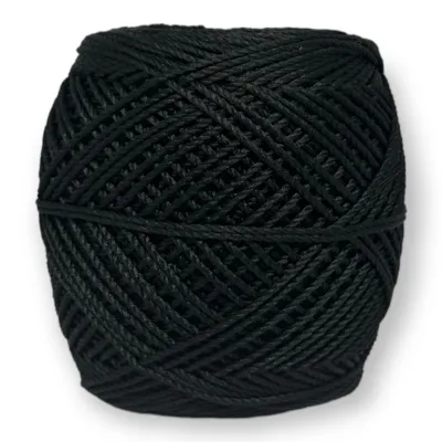 BENANG RAJUT POLYESTER KILAP & DOP SERI WARNA HITAM & PUTIH MERK NETRAL