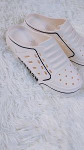 รุ่นใหม่ รองเท้าแตะผู้หญิงแบบสวม รองเท้าแฟชั่น รองเท้า น้ำหนักเบา พื้นนิ่มใส่สบาย 3326