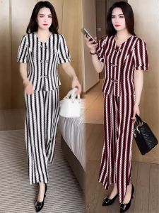 ชุดสองชิ้นลายทางลำลองสำหรับฤดูร้อน แฟชั่นลำลอง กระโปรงทรงเอ แขนสั้น คอตั้ง วัสดุโพลีเอสเตอร์ ชุดสองชิ้น