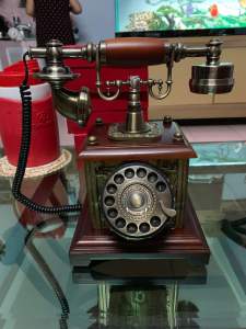 Điện thoại bàn cổ điển phong cách Châu Âu