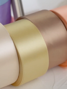 ริบบิ้นผ้าซาติน หน้ากว้าง 4CM  ยาว25 หลา/ม้วน  สีสันสวยงาม  แฮนด์เมด DIY  ริบบิ้นตกแต่ง จัดส่งจากประเทศไทย