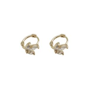 Srrmhyn Premium Ear Cuff Versatile Elegant Ear Studs 2023 Fashionable Decorative Accessories Metal Material Christmas Theme