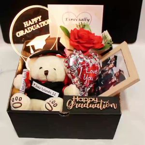 Kado Wisuda Cewek/Cowok – Gift Box & Hampers Custom: Lampu LED Boneka Buket Bunga Kartu Ucapan Figura & Foto – Hadiah Ulang Tahun Wisuda Anniversary Pasangan Teman Sahabat Rekan dan Kolega Hadiah Romantis Spesial Untuk Orang Tersayang (GIONY)