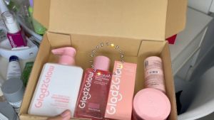 🩷 JAYA 🩷 GLAD2GLOW 2pcs bundle Skincare Paket Serum + Moisturizer glad2glow 1 flek hitam dan cuci muka menjagaskin barrier tanpa pengharum antiseptik kit perawatan kulit