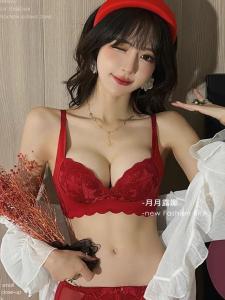 Red Lace Bra Thickened Womens Underwear Gathered Style No Steel Ring Adjustable Shoulder Strap V-Neck Design for Young Women