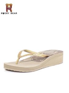 รองเท้าแตะหูหนีบผู้หญิงแบบใหม่ปี2024รองเท้าแตะใส่ไปชายหาดใส่ไปชายทะเลในฤดูร้อนใส่ออกไปข้างนอกพื้นหนาส้นเตารีดสีทอง