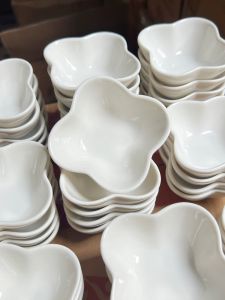 Four-leaf Clover Ceramic Sauce Dish Attractive Elegant Home Use Soy Sauce Dish Vinegar Dish High Aesthetic Value Fine Craftsmanship