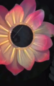 Lampu Lotus Tenaga Surya LED Luar Ruangan Lampu Rumput Mengambang Tahan Air Dekorasi Taman