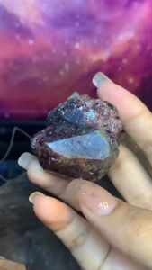 đá Almandine Garnet Ngọc Hồng Lựu tự nhiên viên to lớn AAA tán sắc 589