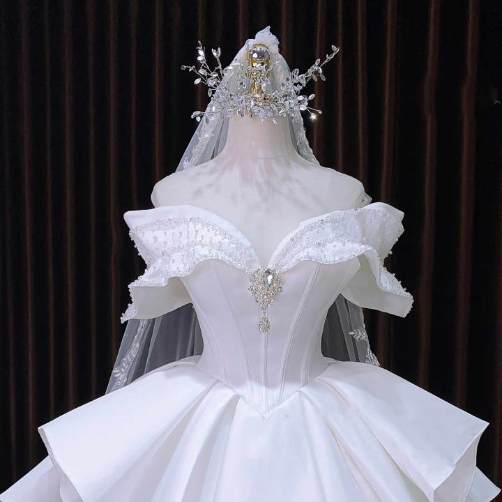 Váy cưới phi nhật trắng hở lưng V đuôi nơ DC572 Bống Maxishop