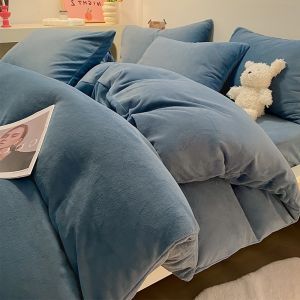 Winter Warmth Double-Sided Plush Bed Sheet