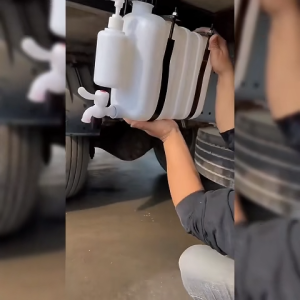 ถังล้างมือติดรถ พร้อมขายึด 9 ลิตร ถังเก็บน้ำล้างมือสำหรับรถบรรทุกพร้อมที่วางก๊อก สินค้าพร้อมส่งทั่วไทย